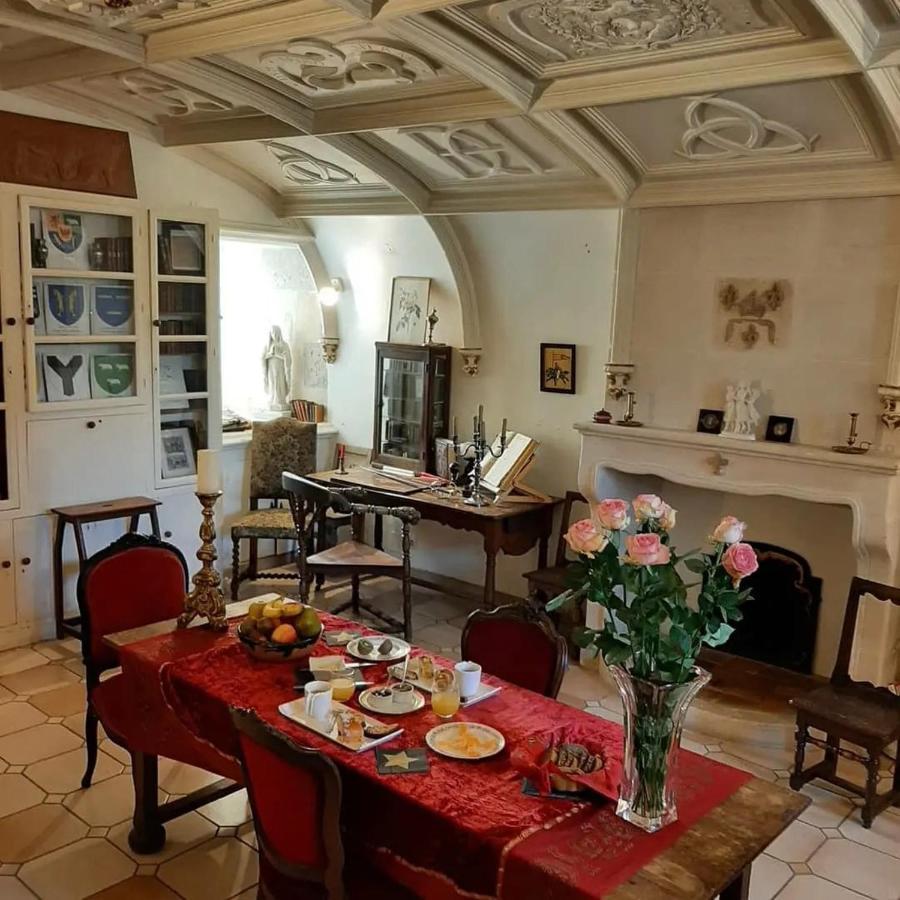 Chateau De Mornay Saint-Pierre-de-l'Isle Εξωτερικό φωτογραφία