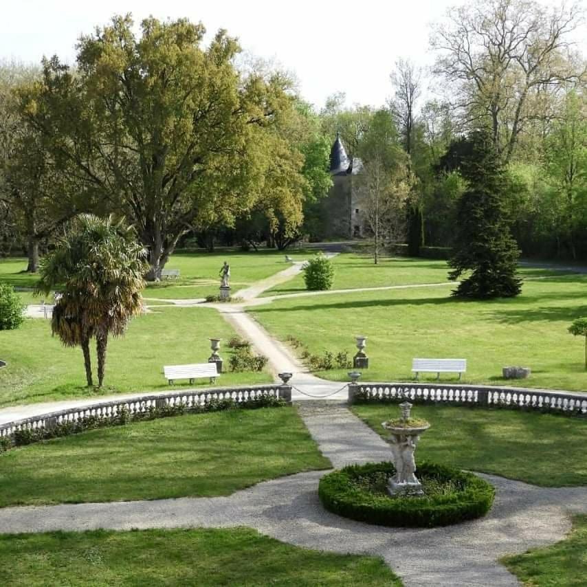 Chateau De Mornay Saint-Pierre-de-l'Isle Εξωτερικό φωτογραφία